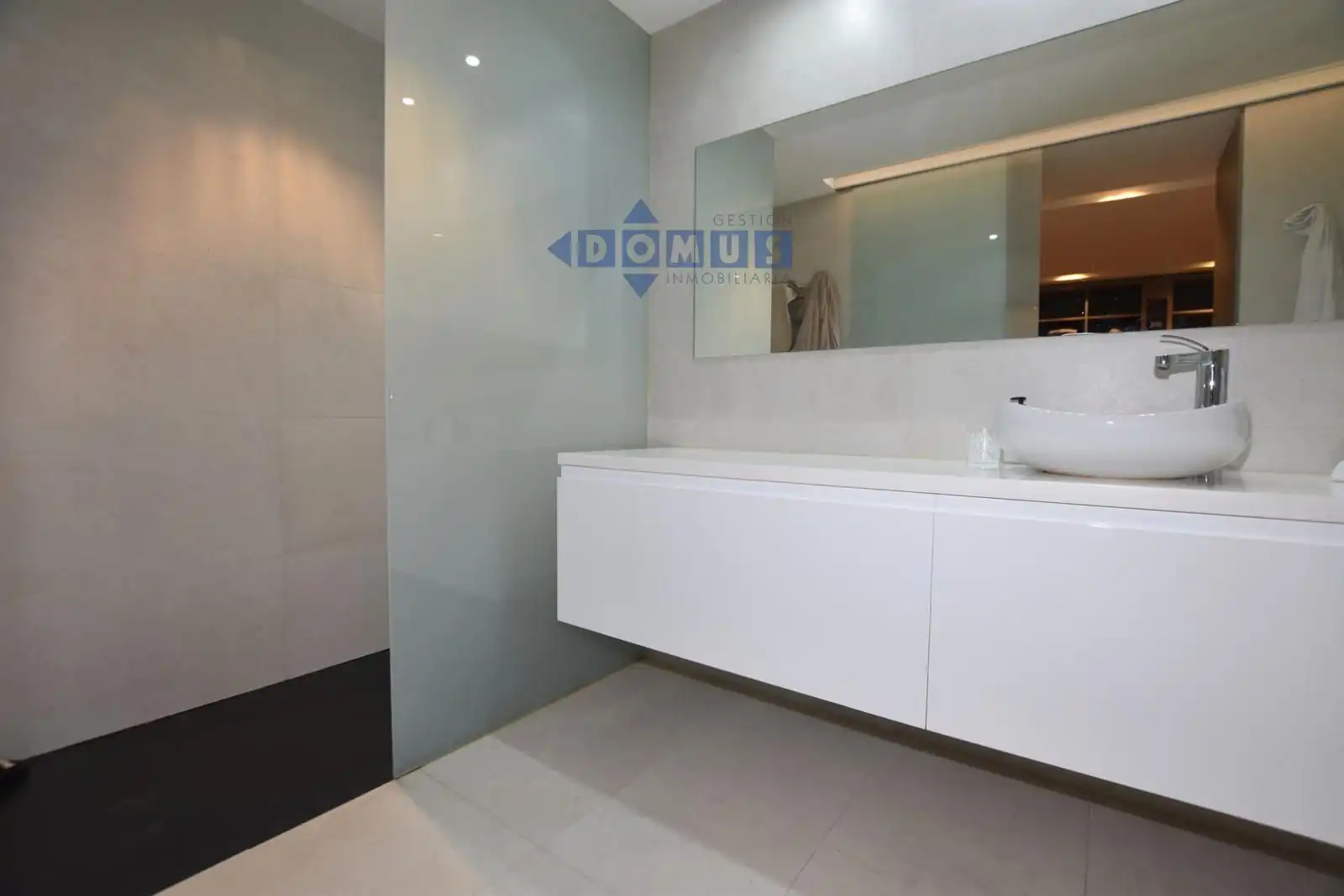 Baño de Piso en venta en Ronda con Aire acondicionado, Calefacción y Amueblado