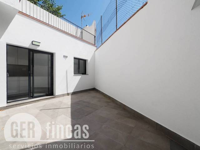 Piso en Alquiler en Calle Josep Llimona en Poble Nou