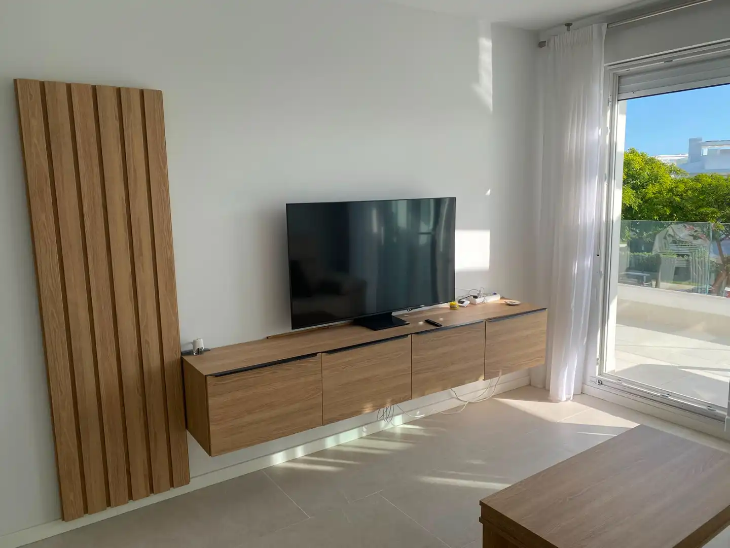 Sala d'estar de Àtic de lloguer en Chipiona amb Aire condicionat, Terrassa i Piscina