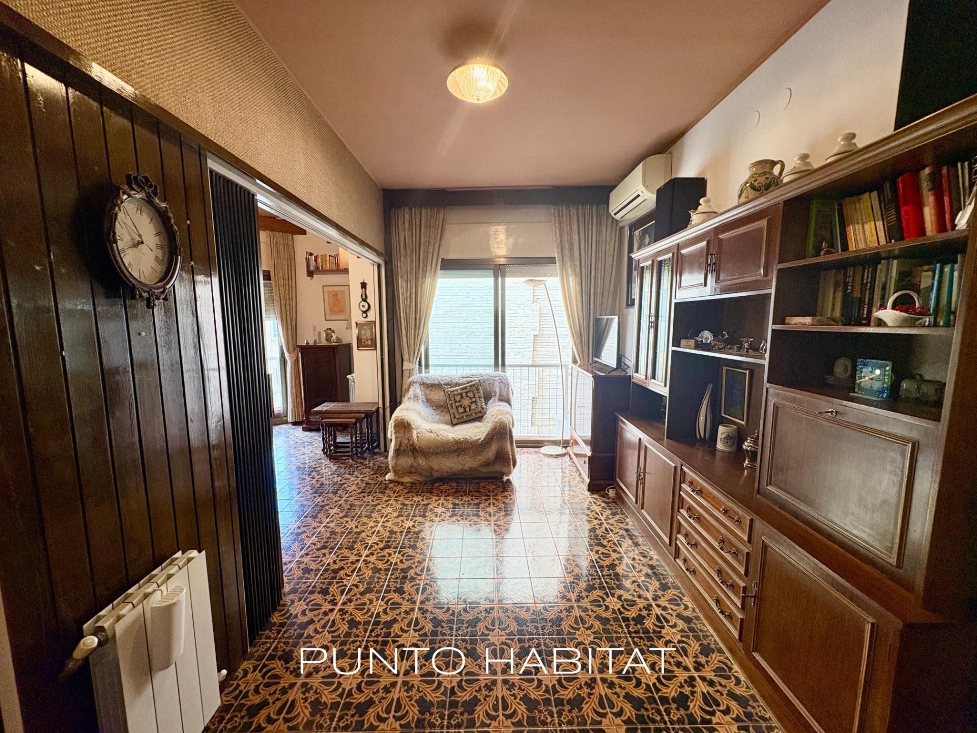 Living room of Flat for sale in  Barcelona Capital  with Air Conditioner, Heating and Balcony