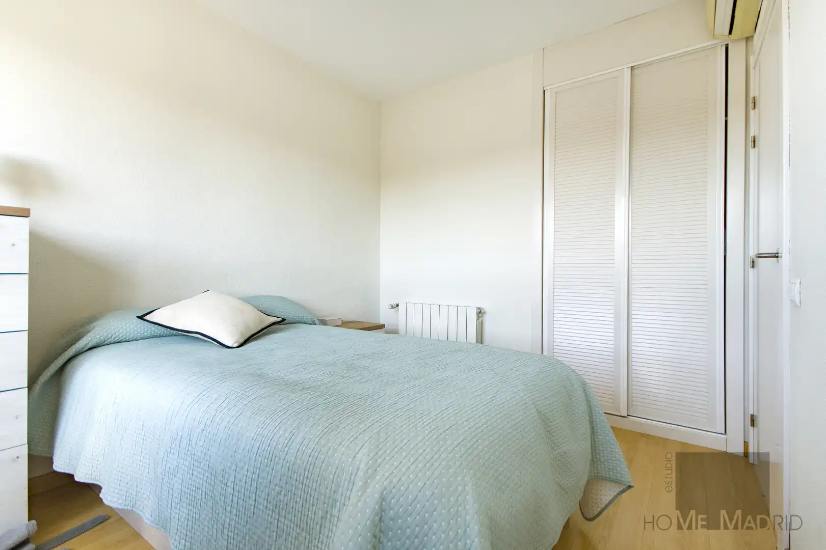 Schlafzimmer von Dachboden zum Verkauf in Madrid mit Klimaanlage, Heizung und Parkett
