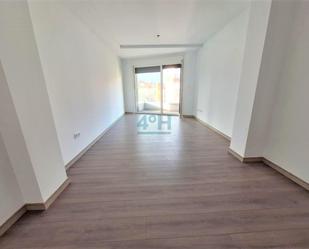 Sala d'estar de Apartament en venda en Ourense Capital  amb Aire condicionat, Terrassa i Balcó