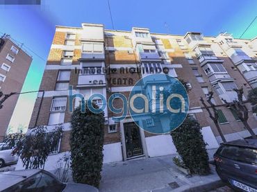 Baixos amb ascensor en venda a Latina