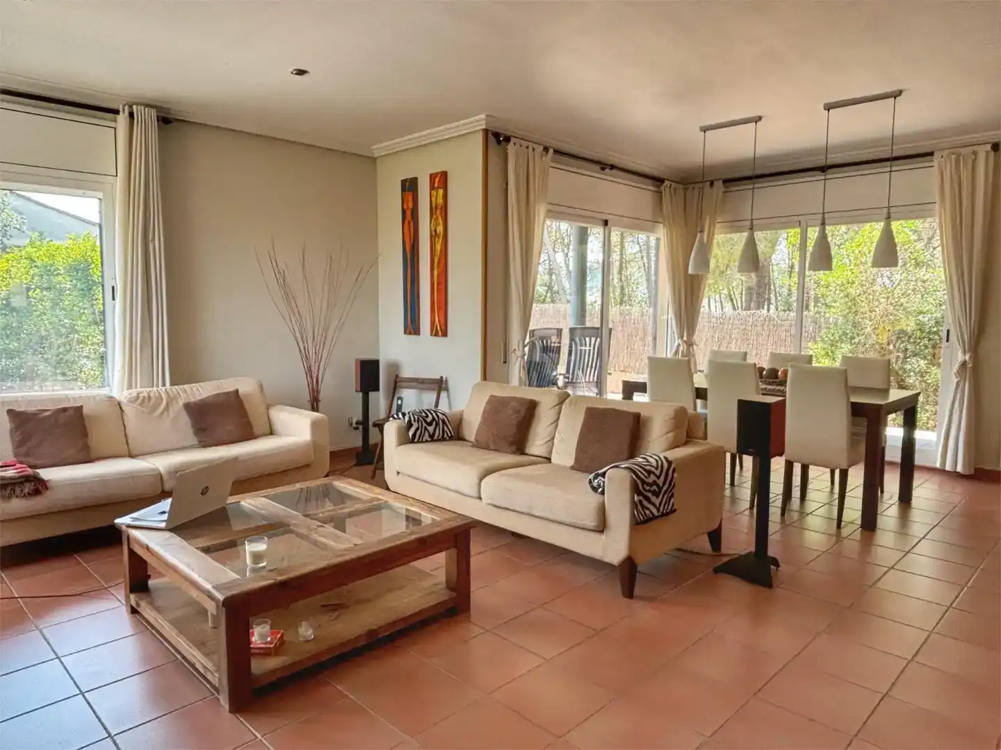 Sala d'estar de Casa o xalet en venda en Corbera de Llobregat, Barcelona