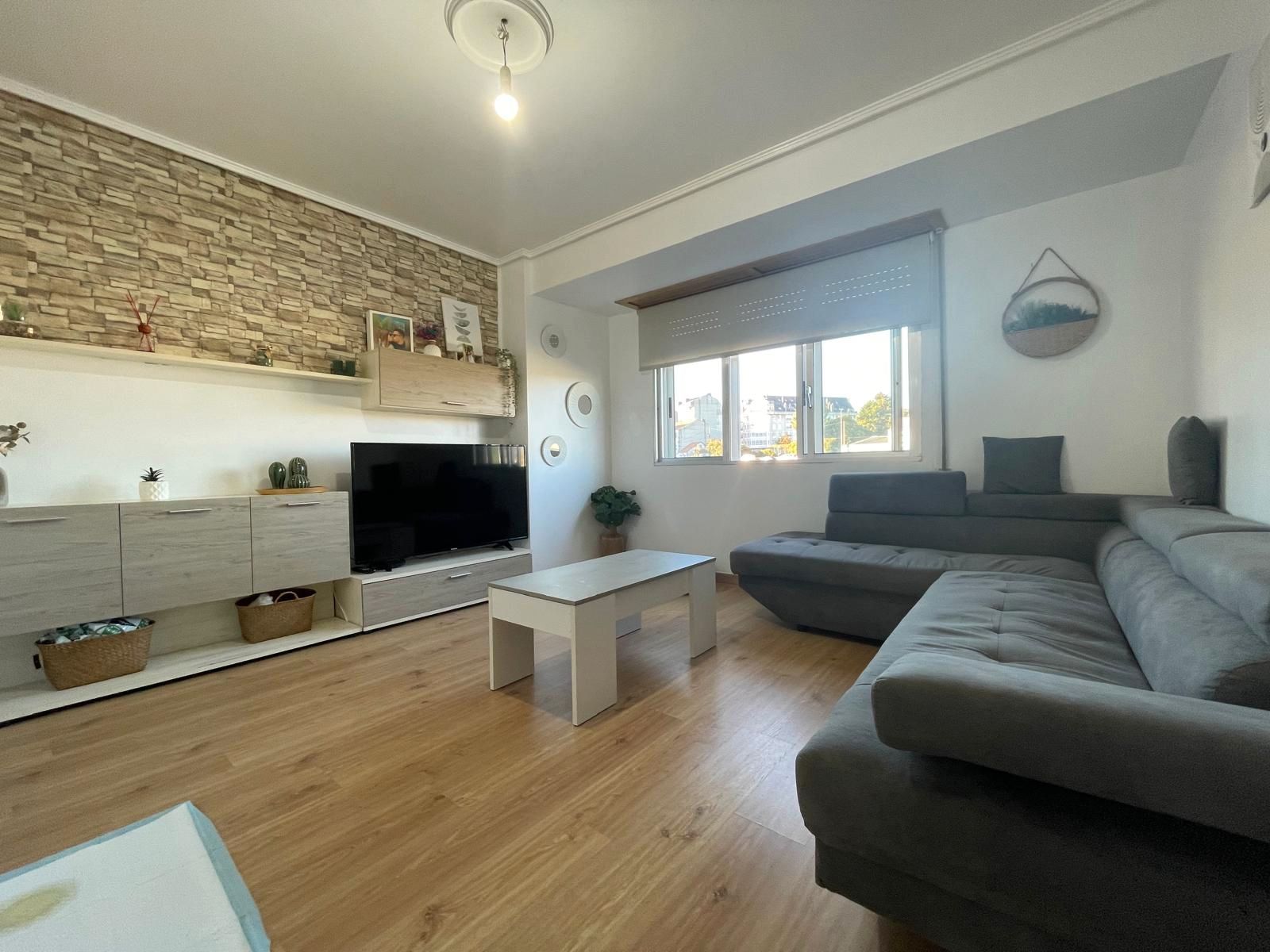 Living room of Flat for sale in Ferrol  with Terrace, Furnished and Oven