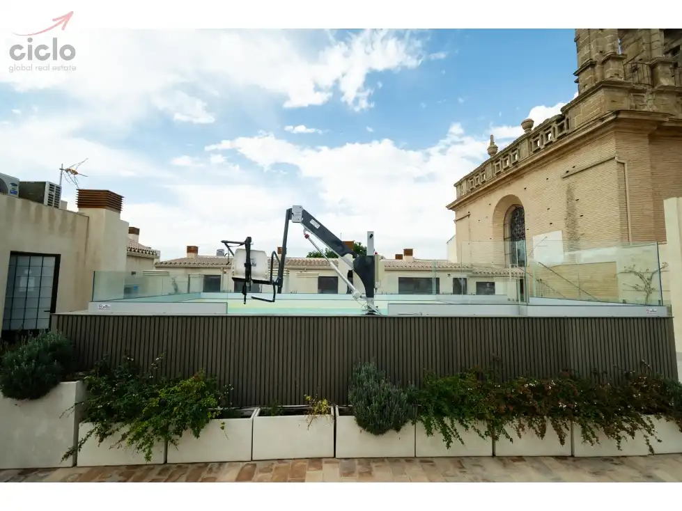 Vista exterior de Piso de alquiler en Sevilla con Terraza, Piscina y Amueblado