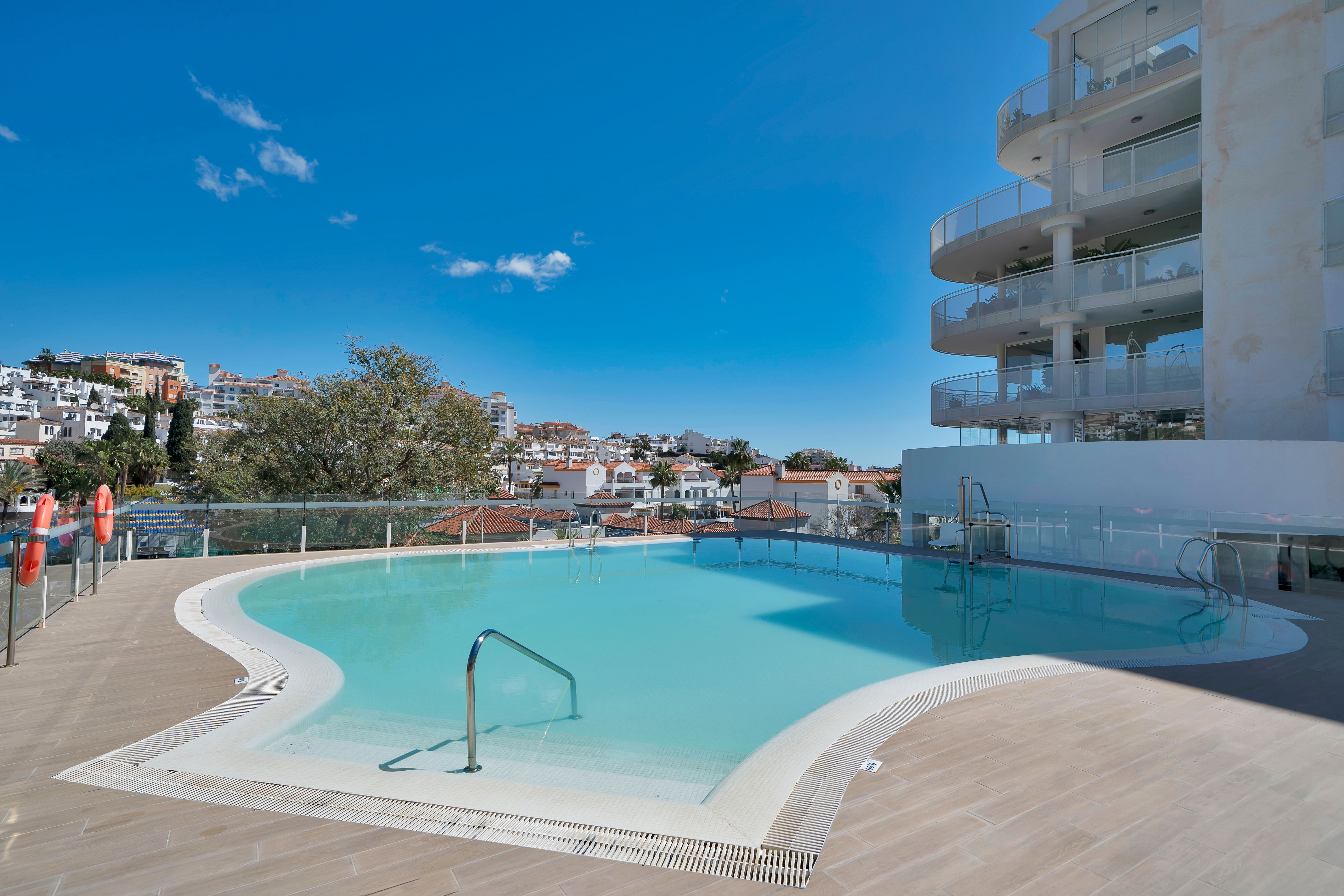 Swimming pool of Flat for sale in Benalmádena  with Heating, Balcony and Alarm