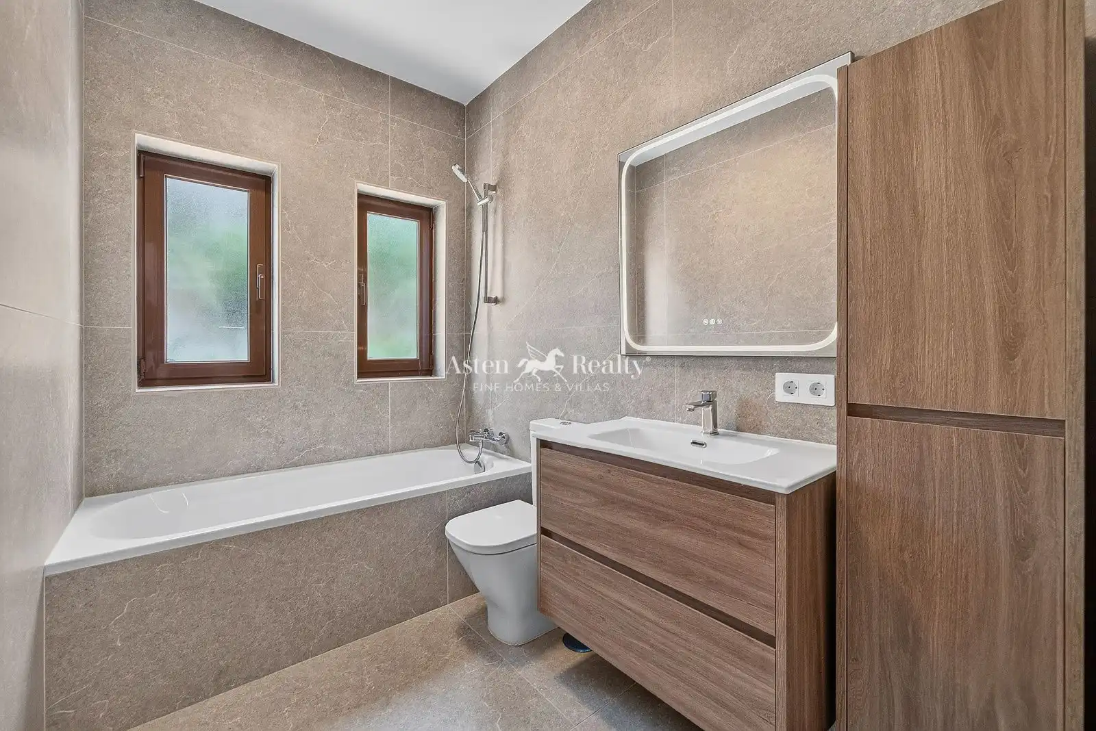 Bany de Casa o xalet en venda en Adeje amb Terrassa, Piscina i Alarma