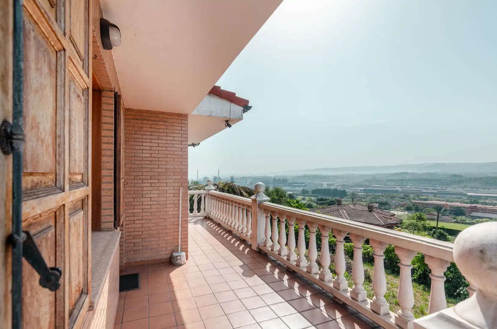 Terrassa de Casa o xalet en venda en Gijón  amb Calefacció, Jardí privat i Terrassa