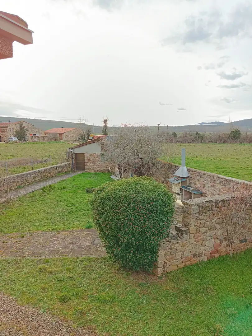 Jardí de Casa o xalet en venda en Aguilar de Campoo amb Calefacció i Terrassa