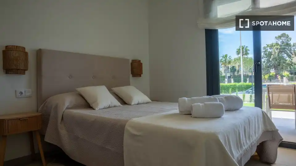 Schlafzimmer von Wohnungen zur untervermieten in Torrevieja mit Klimaanlage, Heizung und Terrasse