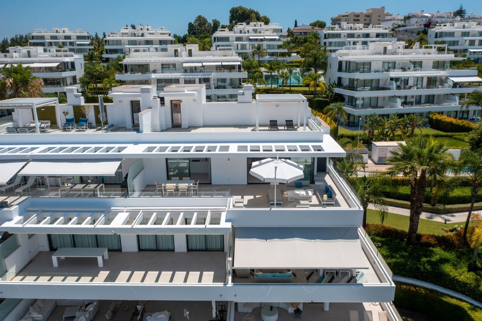 Vista exterior de Ático en venta en Benahavís con Aire acondicionado, Terraza y Trastero
