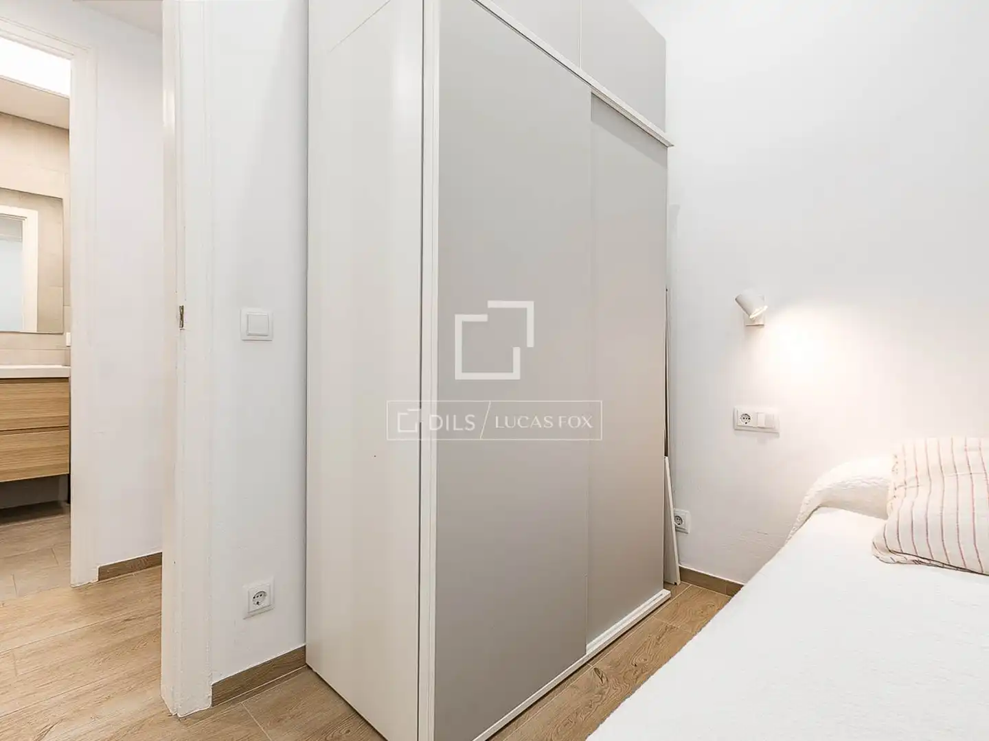 Bedroom of Flat for sale in Barcelona  with Air Conditioner, Heating and Furnished