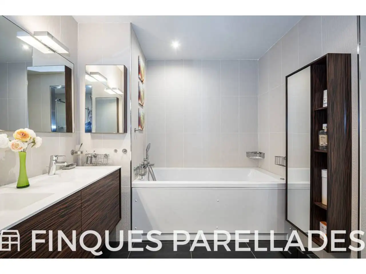 Bathroom of Attic for sale in Sitges  with Air Conditioner, Heating and Parquet flooring