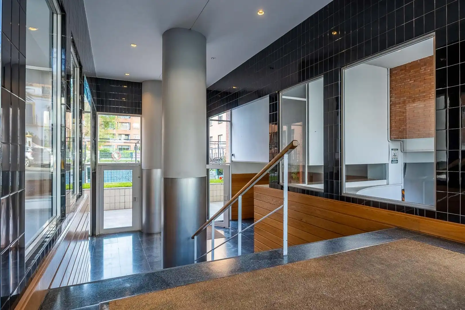 Flat for sale in Sevilla  with Air Conditioner, Private garden and Parquet flooring