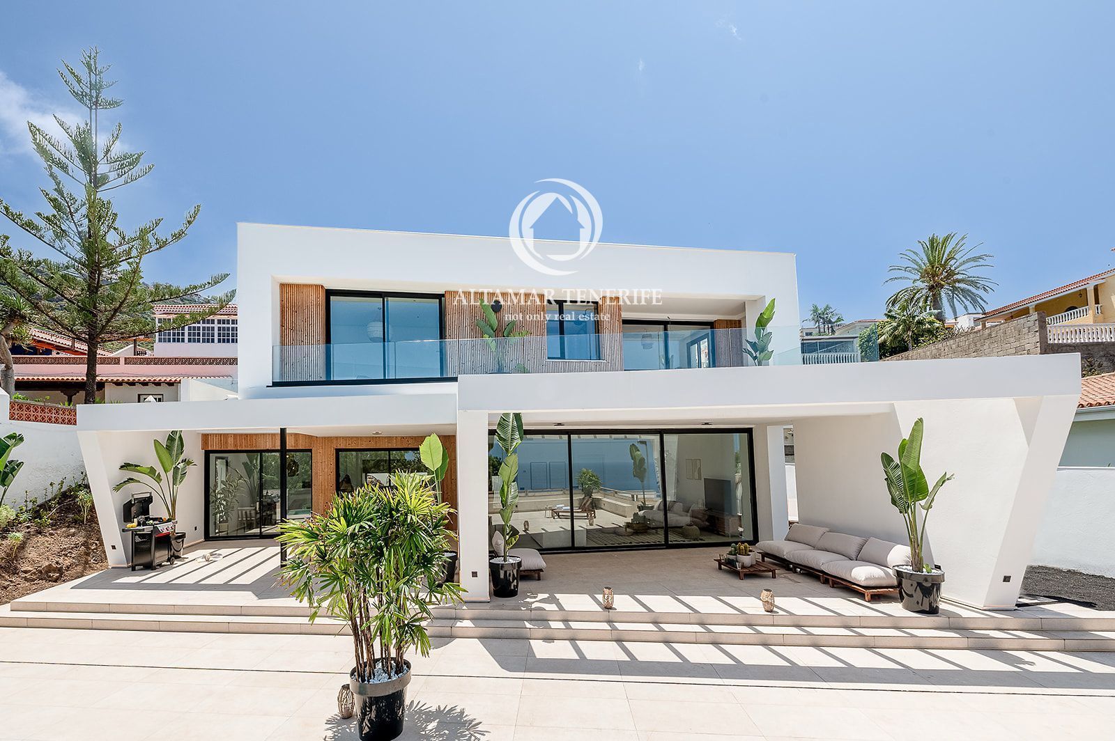 Vista exterior de Casa o xalet en venda en El Sauzal amb Aire condicionat, Terrassa i Traster