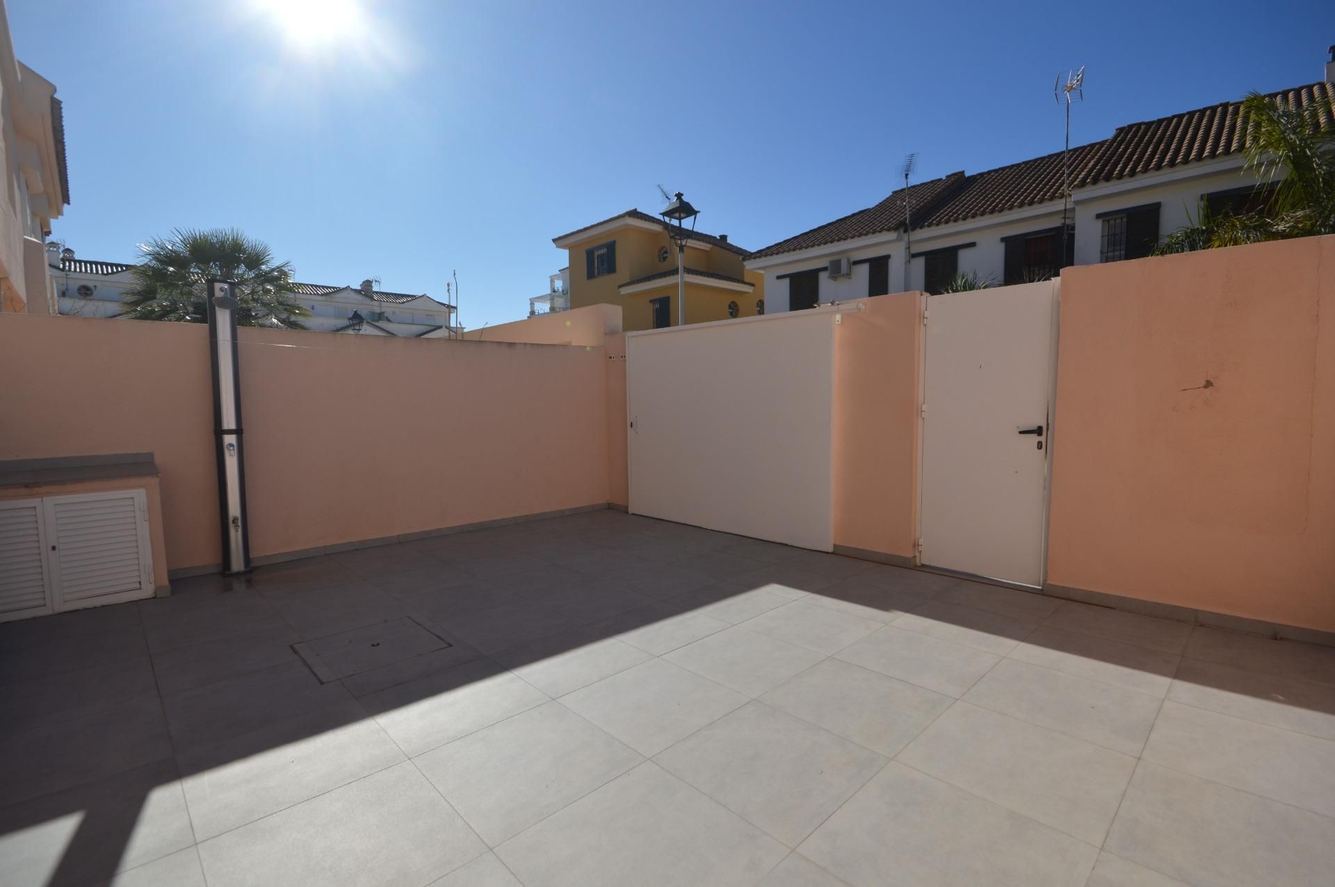 Terrassa de Casa adosada en venda en El Puerto de Santa María amb Aire condicionat, Calefacció i Jardí privat