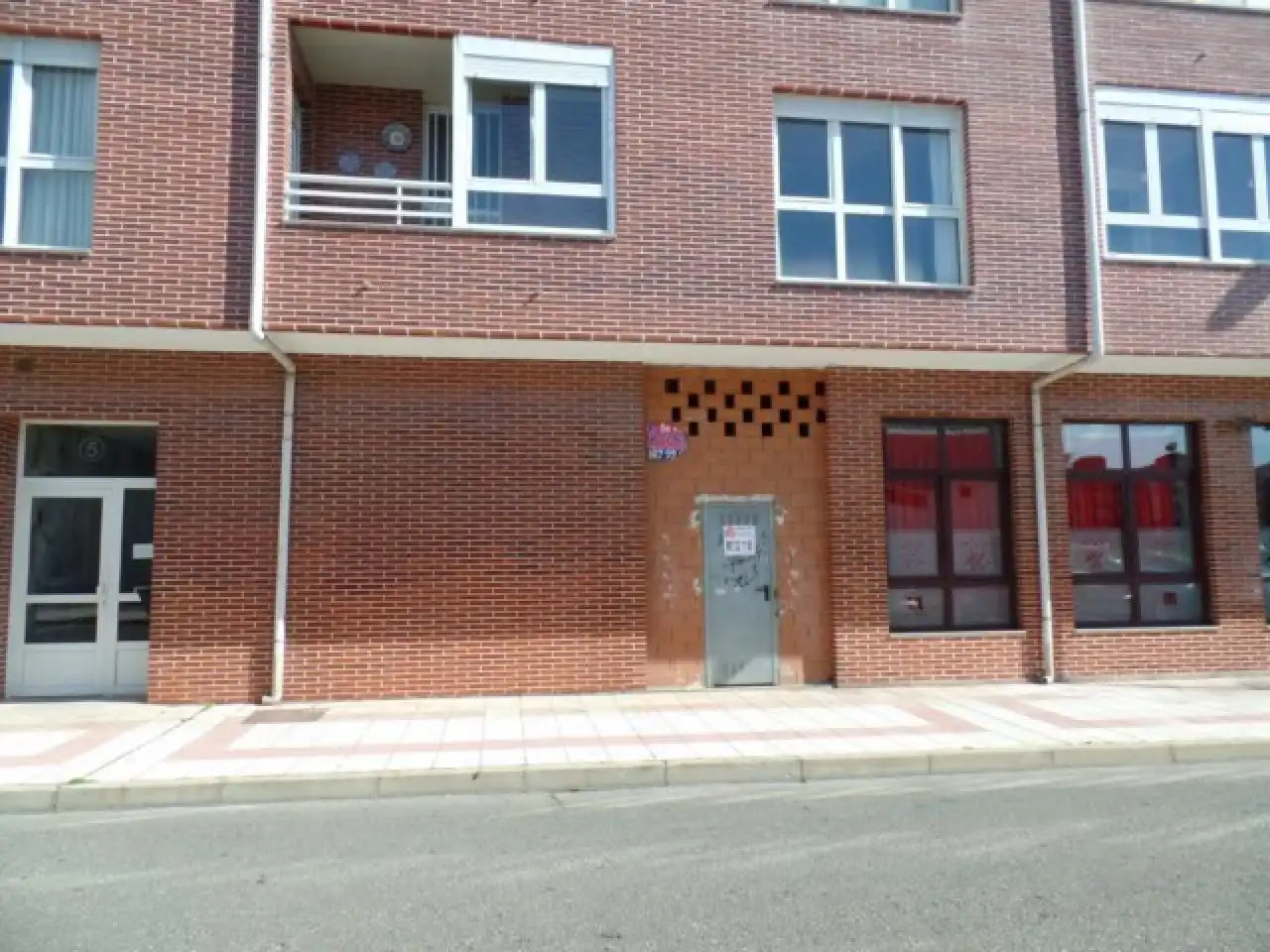 Local comercial en venda a Calle Ramon Carnicer 5 24010 Trobajo Del Camino