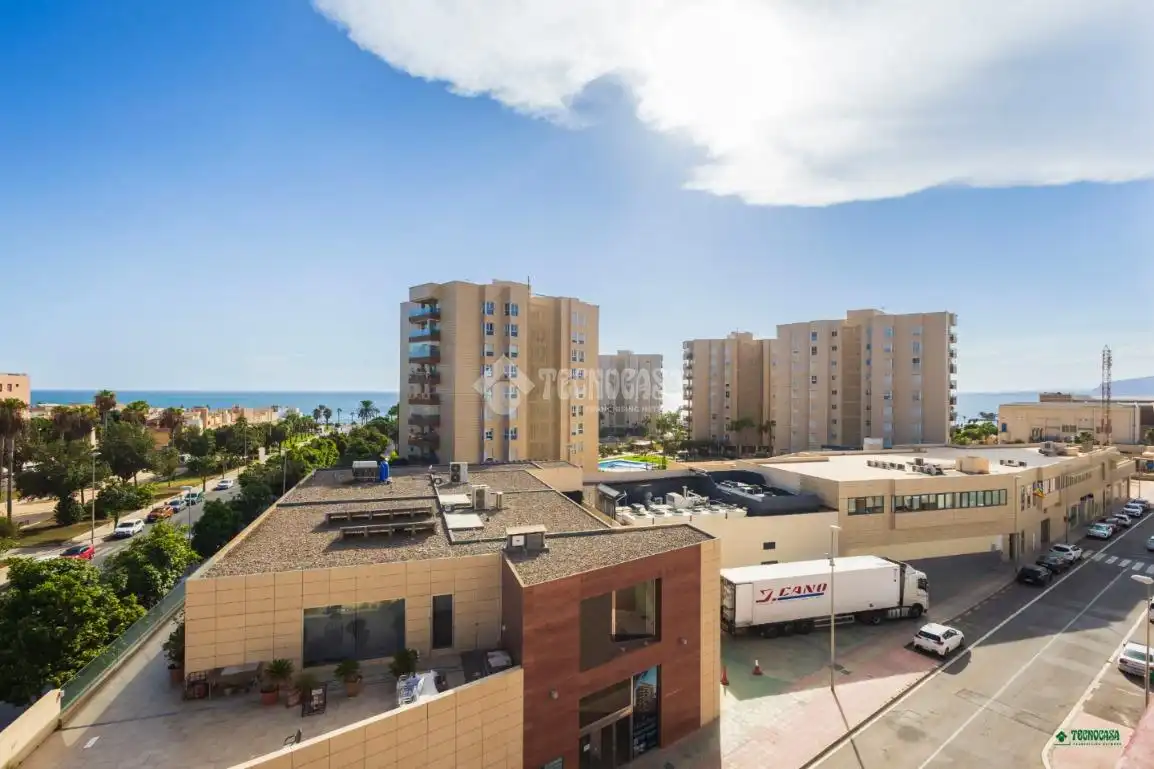 Piso con ascensor en venta en Nueva Almería - Cortijo Grande - Vega de Acá, imagen 2