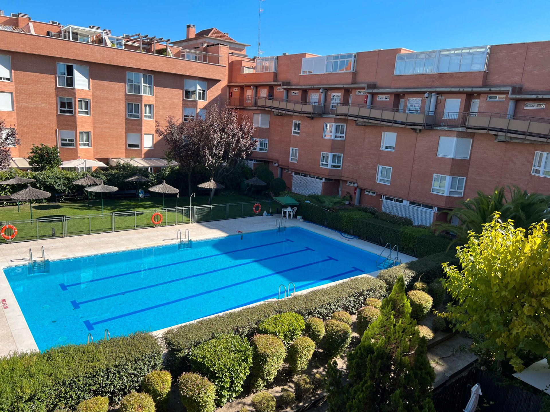 Piscina de Dúplex en venda en Las Rozas de Madrid amb Aire condicionat, Calefacció i Terrassa