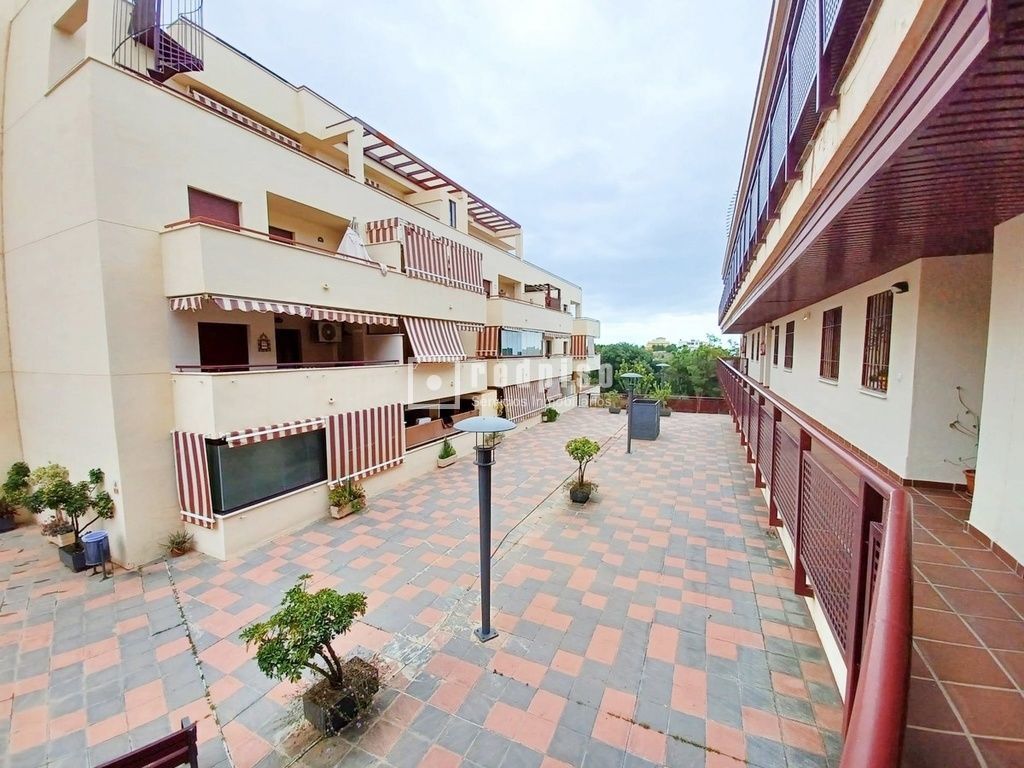 Vista exterior de Pis de lloguer en Rincón de la Victoria amb Aire condicionat, Terrassa i Piscina