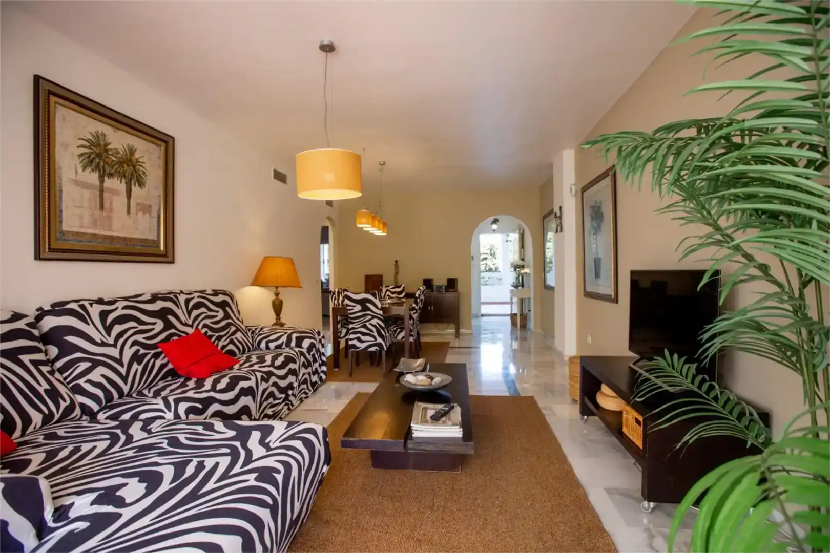 Sala d'estar de Apartament de lloguer en Marbella amb Aire condicionat, Piscina i Balcó