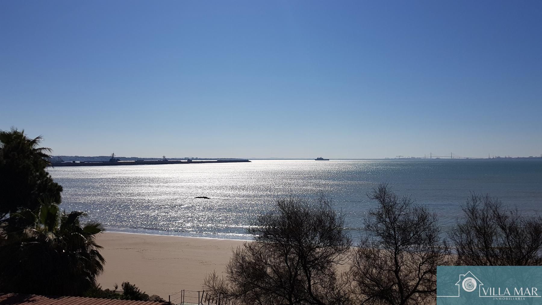 Vista exterior de Pis en venda en Rota amb Terrassa i Piscina comunitària