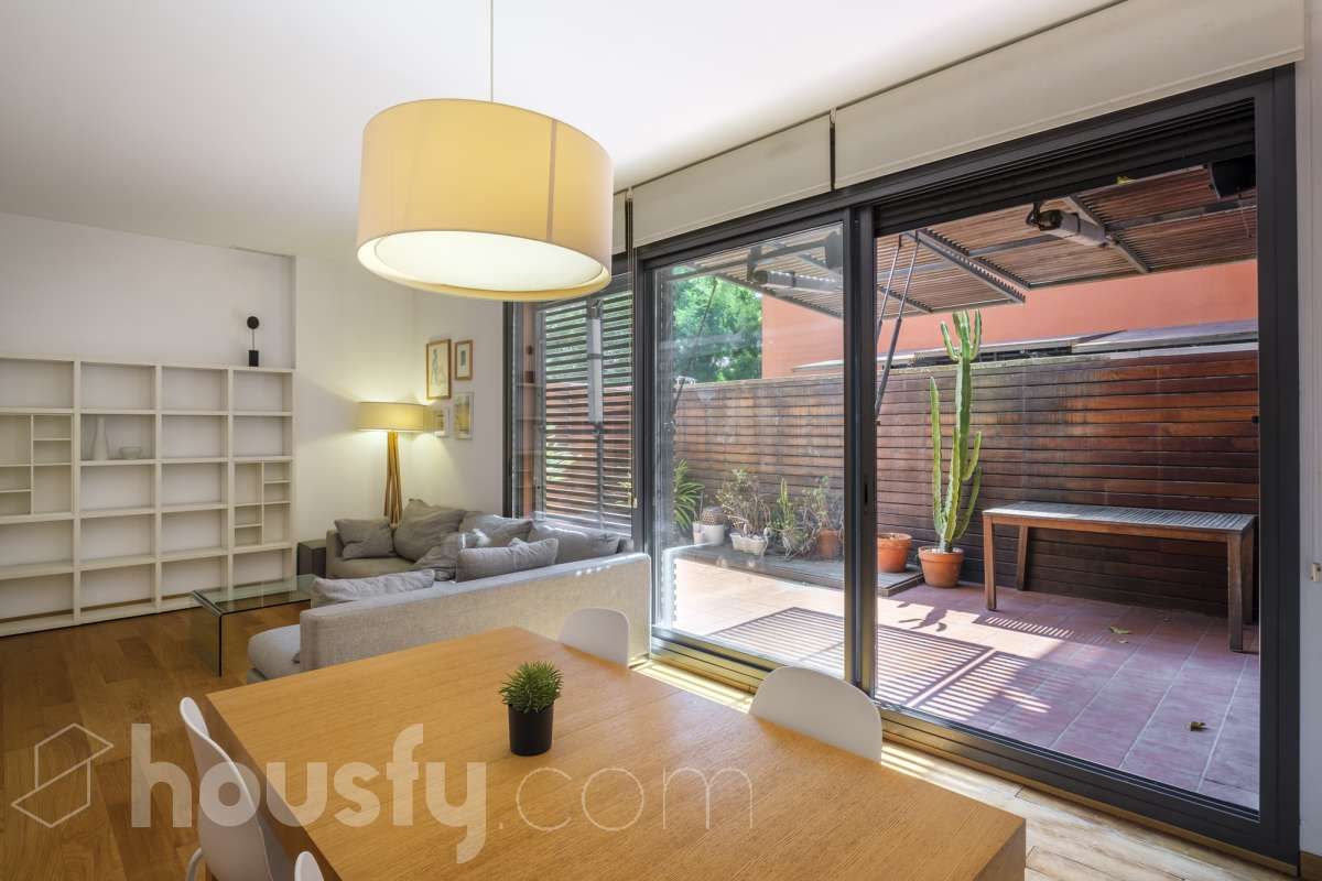 Sala d'estar de Pis en venda en  Barcelona Capital amb Aire condicionat, Jardí privat i Parquet
