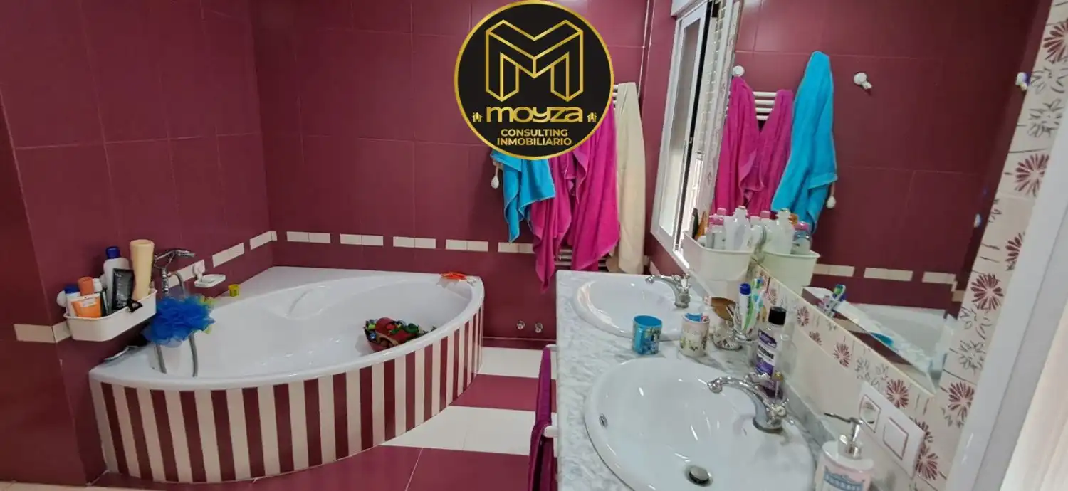 Baño de Casa o chalet de alquiler en Jaén con Aire acondicionado, Calefacción y Terraza