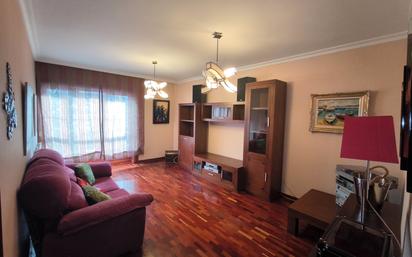 Living room of Flat for sale in Vilagarcía de Arousa  with Heating, Parquet flooring and Storage room