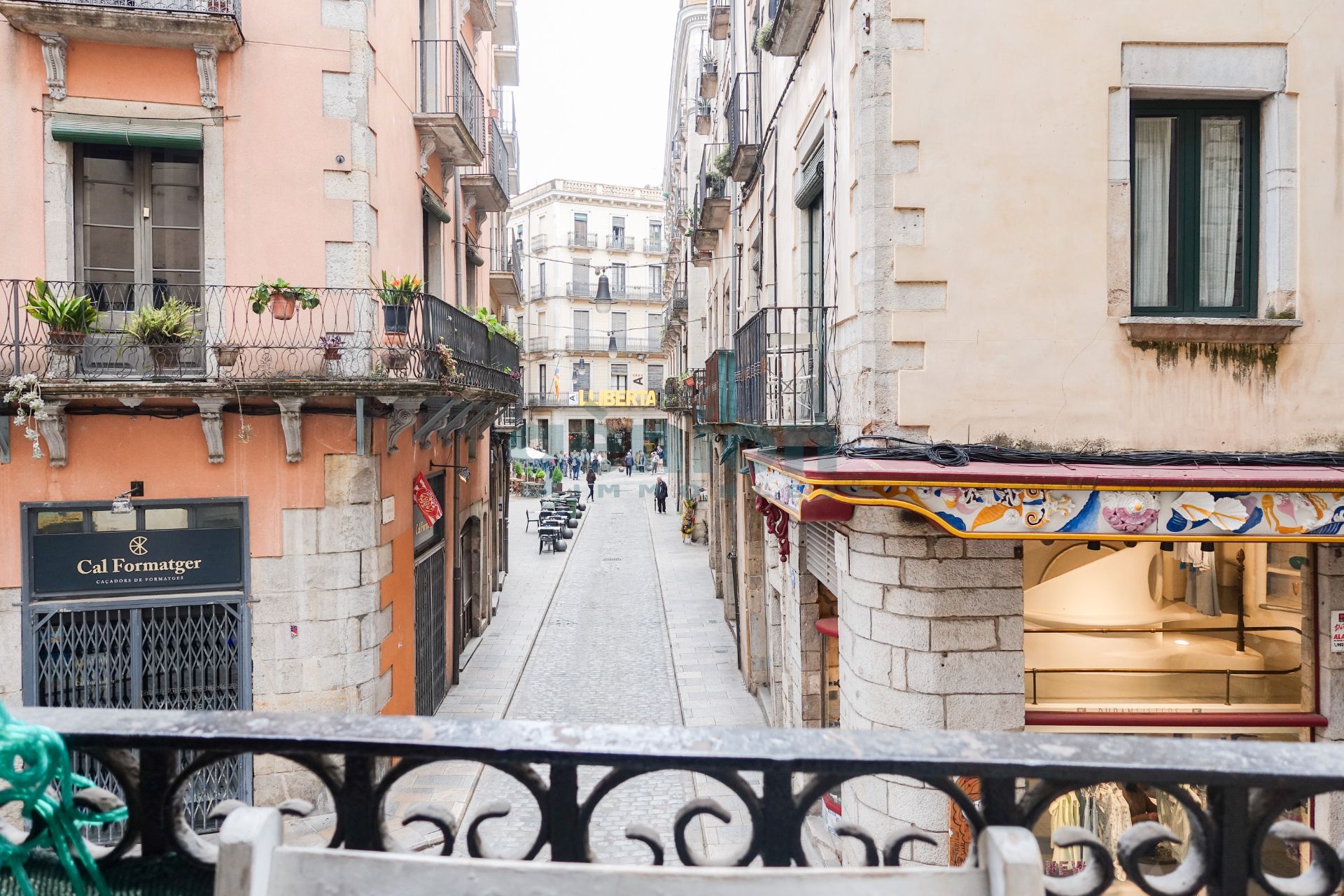 Exterior view of Flat for sale in Girona Capital  with Terrace and Balcony