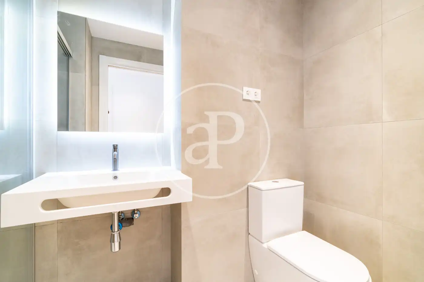 Baño de Piso de alquiler en Barcelona con Aire acondicionado, Calefacción y Terraza