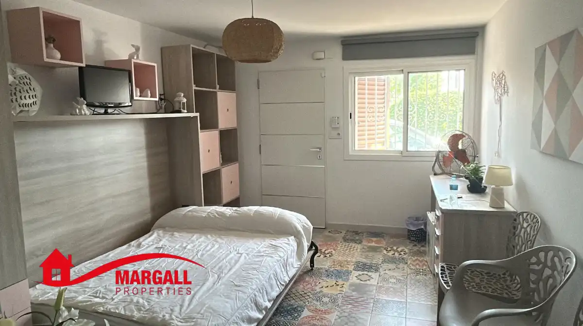Habitación de Casa adosada de alquiler en La Pobla de Farnals con Aire acondicionado, Calefacción y Terraza