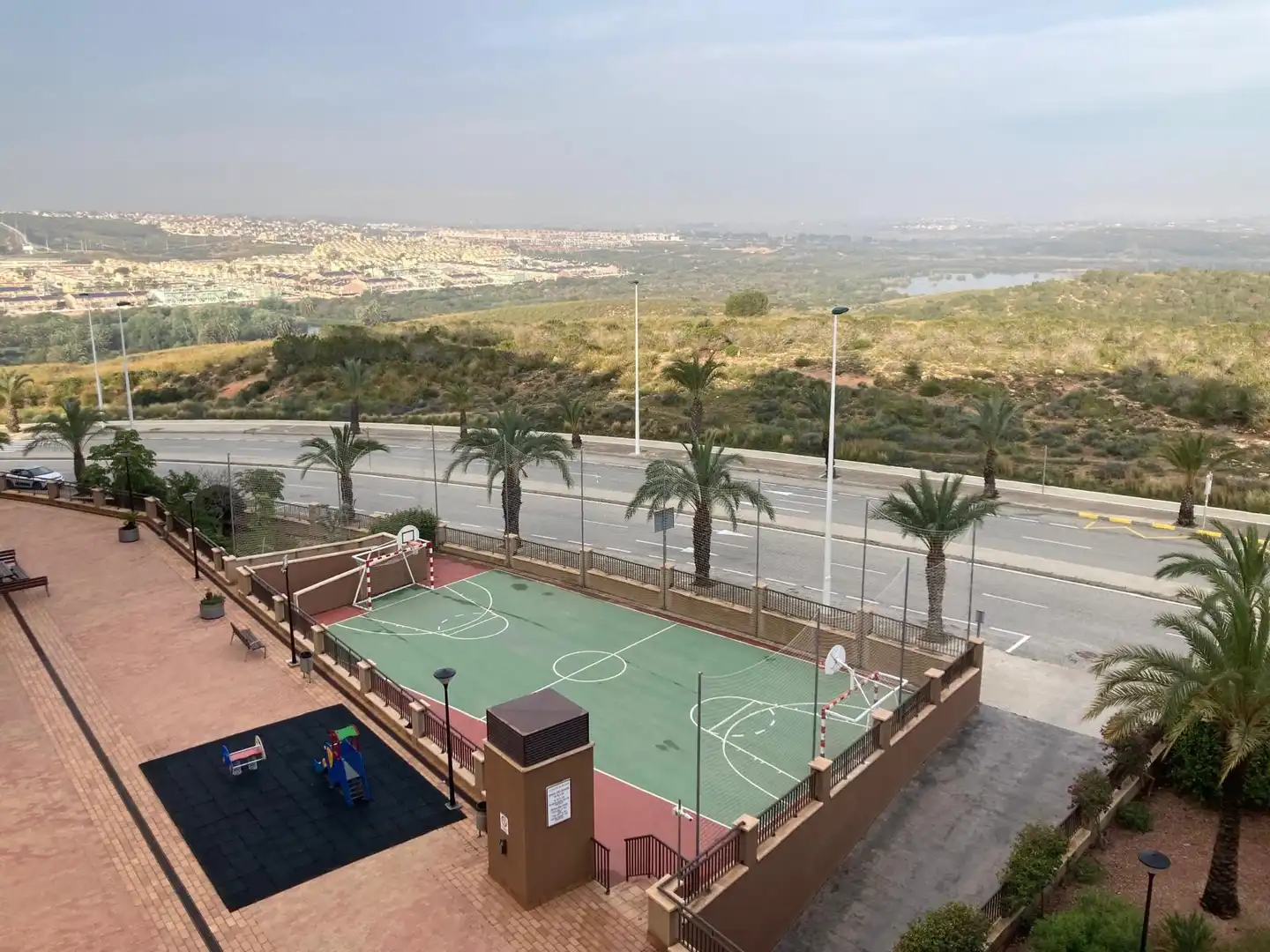 Appartement compact avec terrasse à louer à Los Arenales del Sol