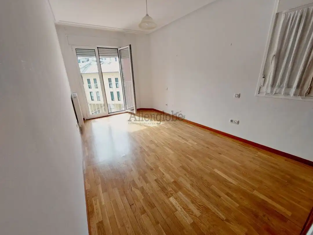 Bedroom of Flat for rent in Oviedo   with Heating, Storage room and Oven
