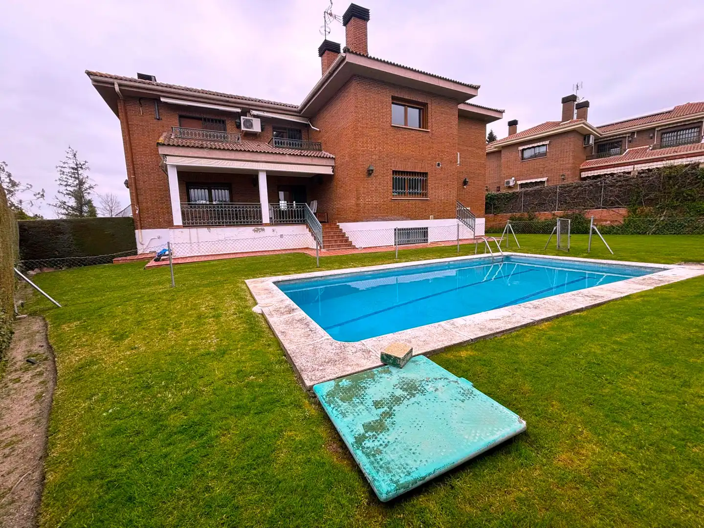 Piscina de Casa o xalet en venda en Pozuelo de Alarcón amb Aire condicionat, Calefacció i Jardí privat