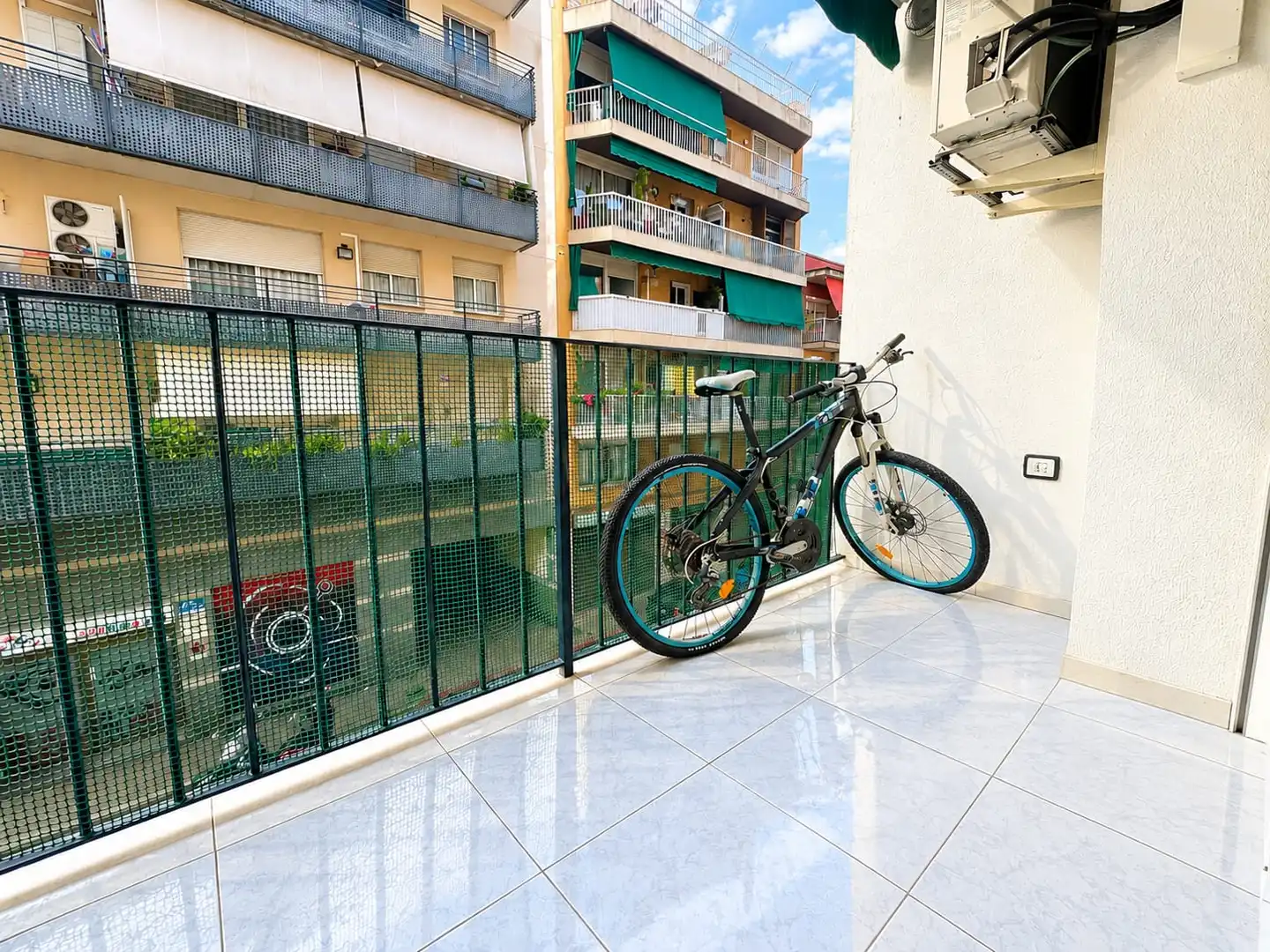 Piso con terraza en venta en Carrer Orient, imagen 9