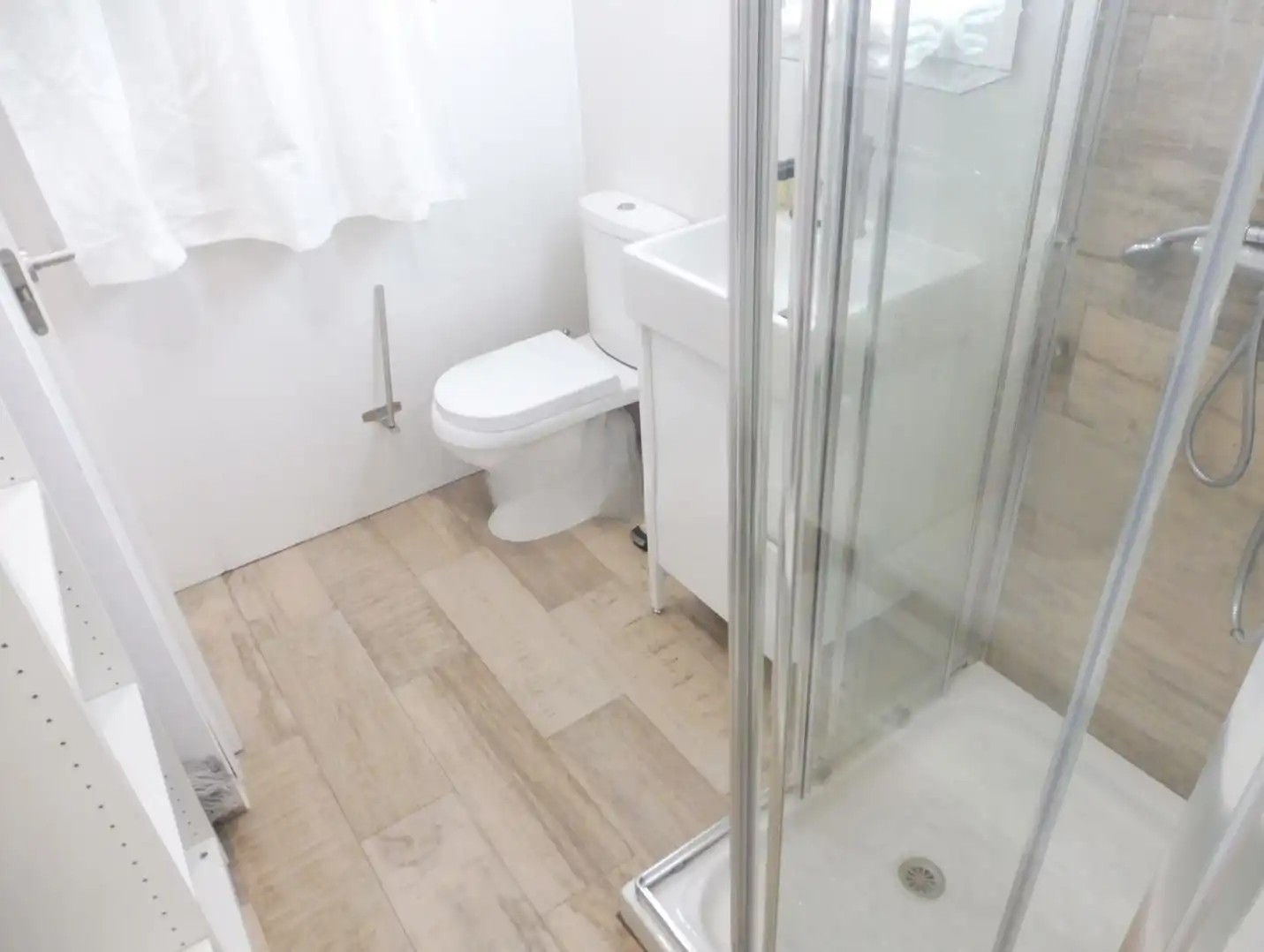Baño de Piso de alquiler en Madrid con Parquet, Amueblado y Horno