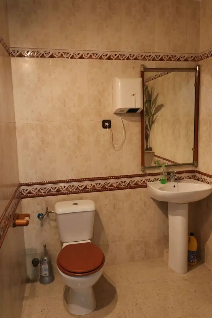 Badezimmer von Geschaftsraum zum Verkauf in Sevilla mit Klimaanlage