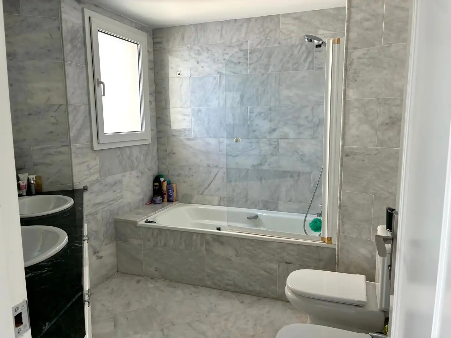 Baño de Apartamento de alquiler en Altea con Aire acondicionado, Calefacción y Amueblado