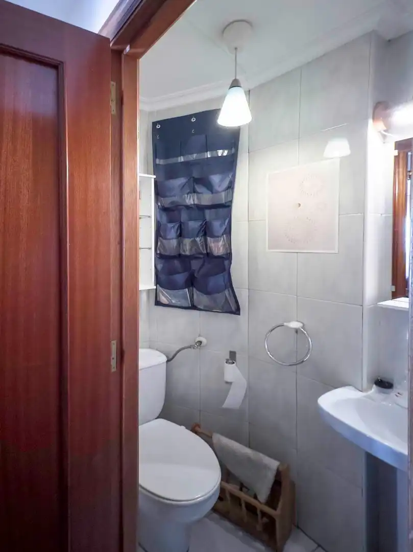 Bathroom of Flat for rent in Oviedo   with Heating, Private garden and Terrace