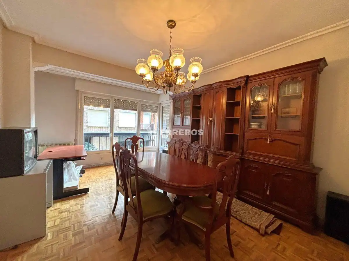 Comedor de Piso en venta en  Logroño con Calefacción, Parquet y Terraza
