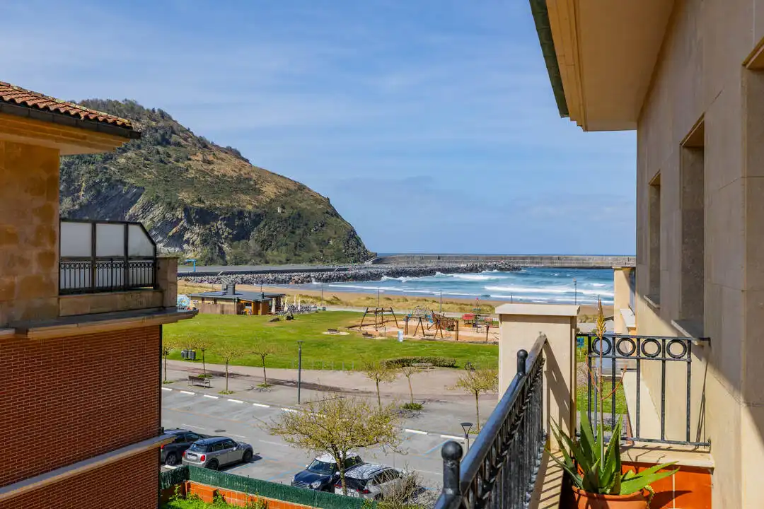 Vista exterior de Dúplex en venta en Orio con Calefacción, Terraza y Balcón