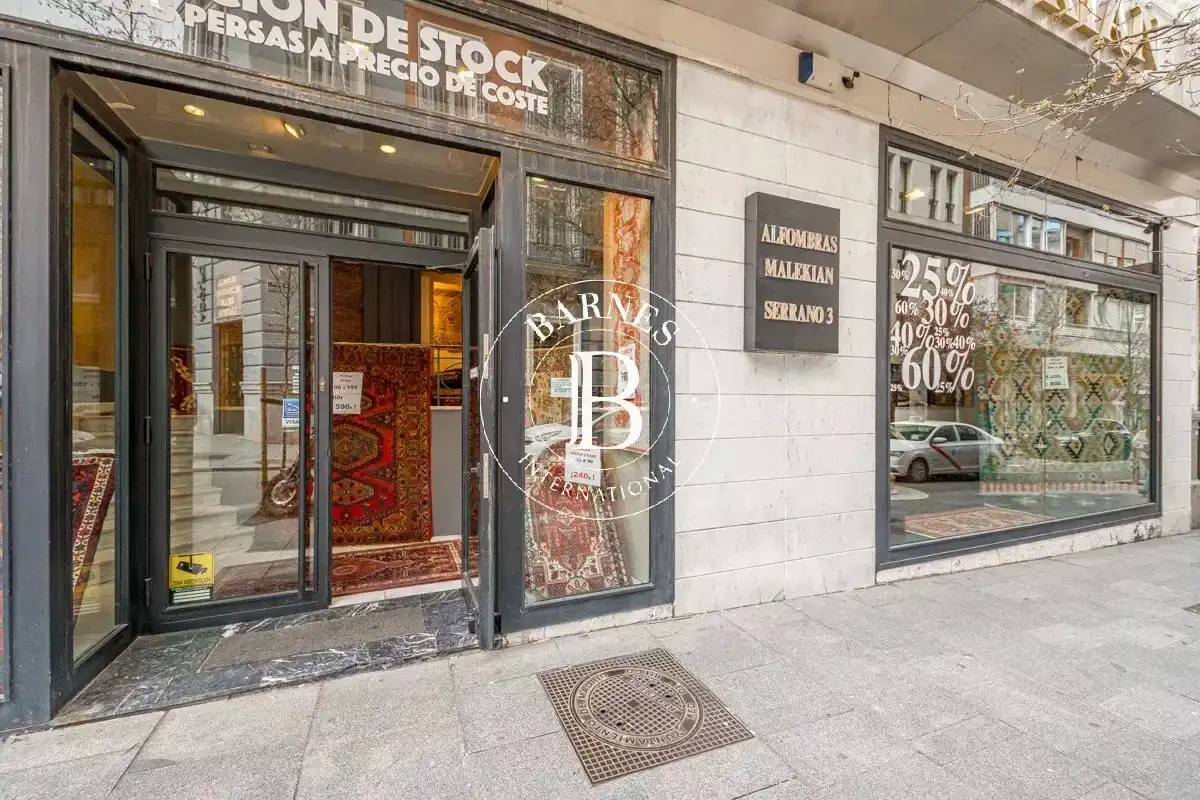 Vista exterior de Local en venta en Madrid con Aire acondicionado