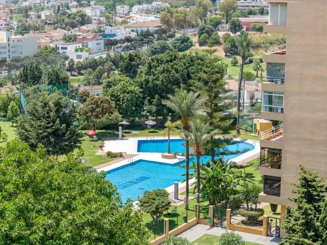 Piscina de Estudio en venta en Torremolinos con Aire acondicionado, Calefacción y Piscina