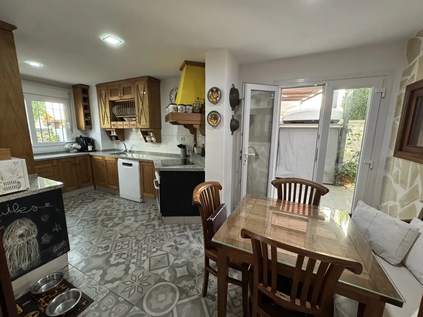 Cocina de Casa adosada en venta en Bormujos con Aire acondicionado, Terraza y Trastero