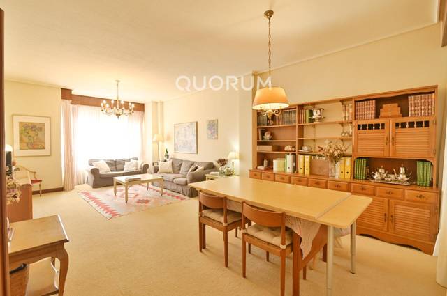 Piso en Venta en Alameda de Urquijo en Alhóndiga