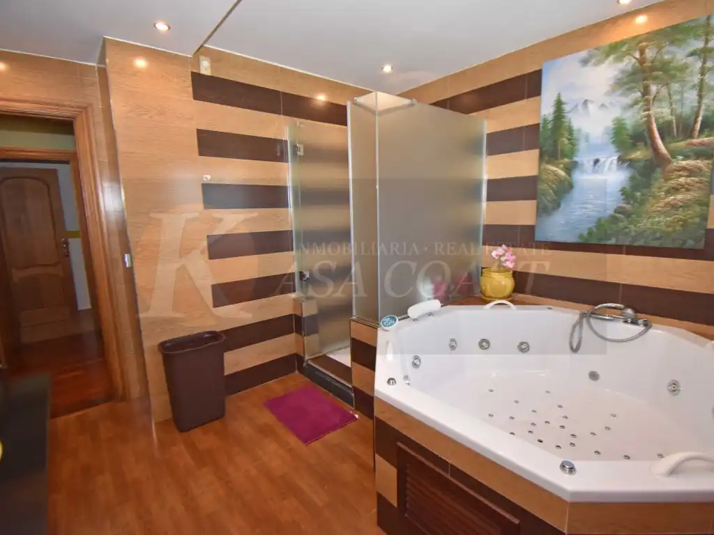 Bany de Casa o xalet en venda en Mijas amb Aire condicionat, Jardí privat i Terrassa
