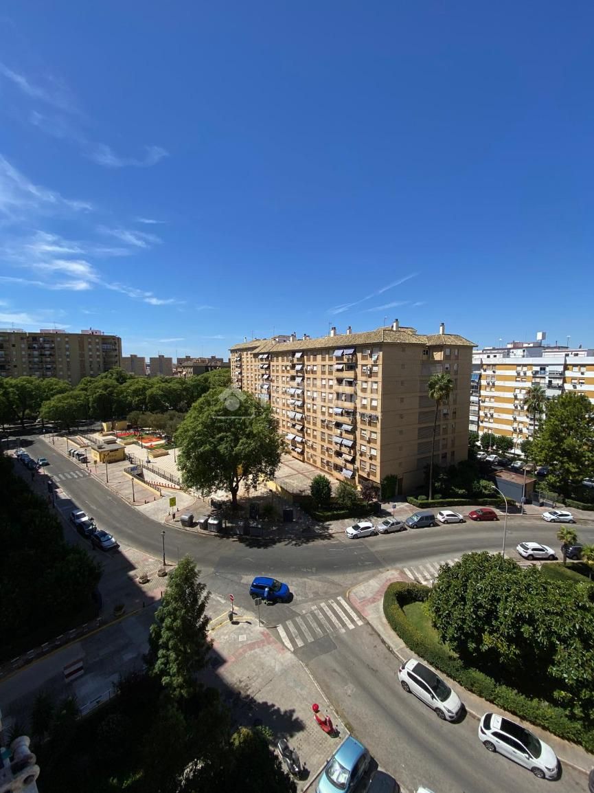 Exterior view of Flat for sale in  Sevilla Capital