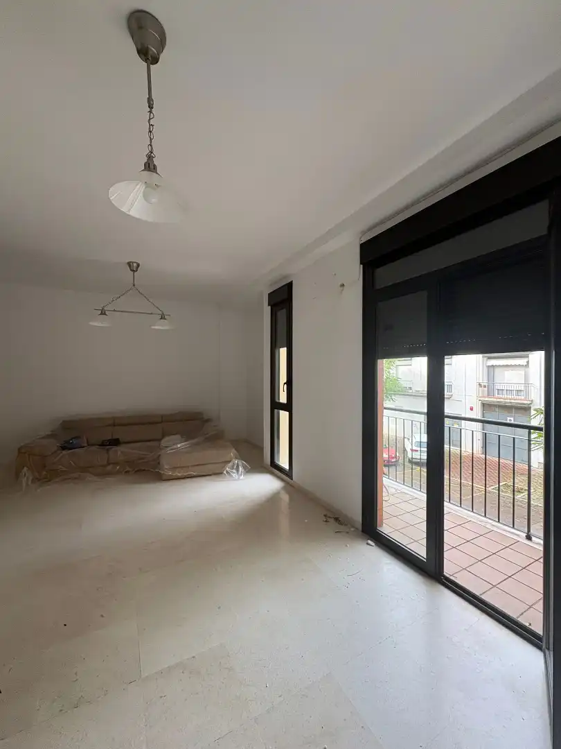 Wohnung zum Verkauf in Los Palacios y Villafranca mit Klimaanlage, Terrasse und Abstellraum